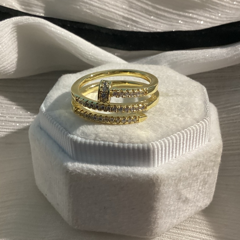 💋💄18k Gold Polymer Sparkling Zircon Swirl Nail Ring - Picture 16 of 17